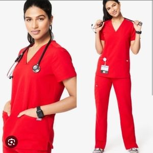 Figs Med/P Pop Red Scrubs